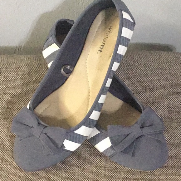 White Mt. Gray and White Striped Ballet Flats with bows, size 10. - Picture 2 of 11
